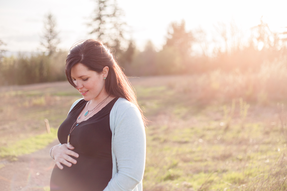 Sunset maternity session in a field | Hillsboro, OR Photographer