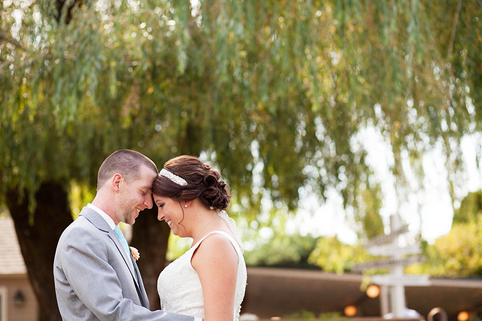 East Fork Country Estate Wedding Photography Bride and Groom Portrait in front of the willow tree | Hillsboro Wedding Photographer