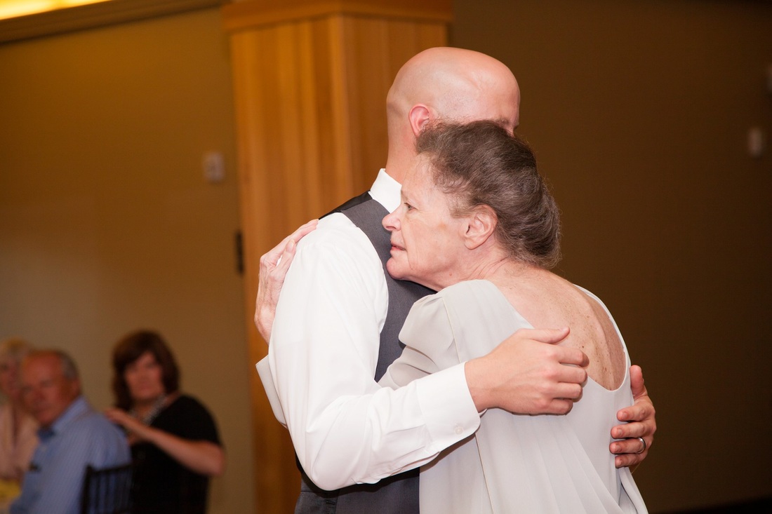Wedding at The Foundry in Lake Oswego, Oregon | Hillsboro Wedding Photographer