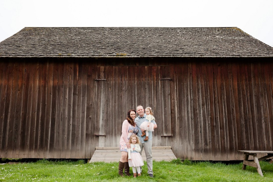 Yamhill county family pictures at a barn at Champoeg State Park near Sherwood, Oregon | Newberg family photographer