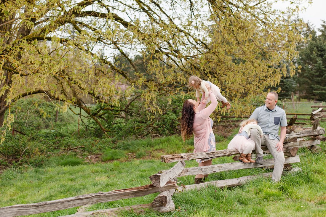 Champoeg State Park family photo session in Newberg, OR | Newberg Family Photographer