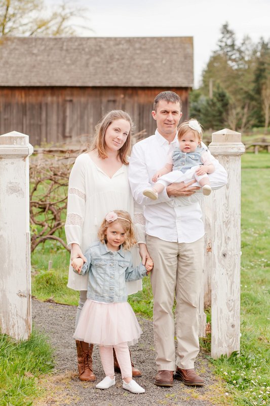 Champoeg State Park Barn Family photo session | Newberg Family Photographer