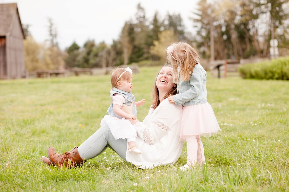 Champoeg State Park Barn Family photo session | Newberg Family Photographer