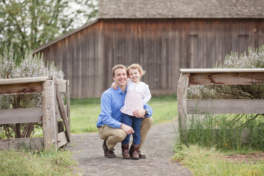 Barn at Champoeg State Park Family Photos | Newberg and Hillsboro Family PhotographerChampoeg State Park Family Photos | Newberg and Hillsboro Family Photographer