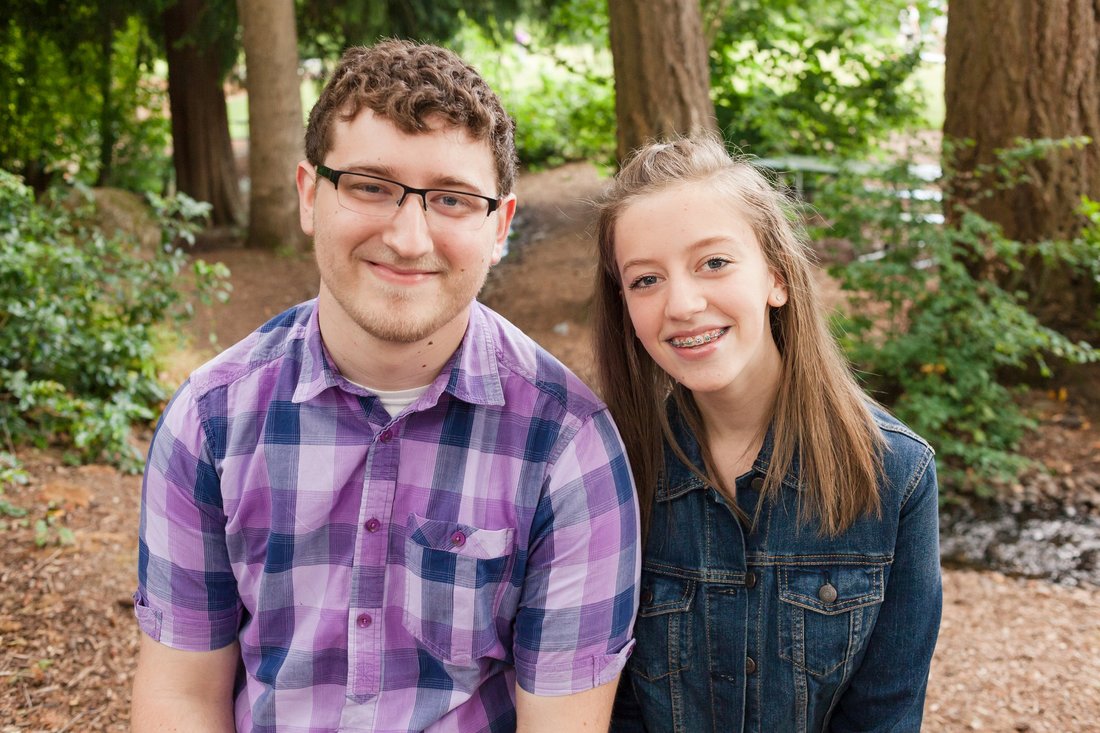 Rood Bridge Park extended family portrait session in Hillsboro, Oregon | Hillsboro family photographer