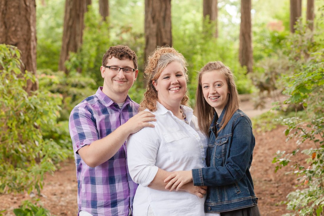 Rood Bridge Park extended family portrait session in Hillsboro, Oregon | Hillsboro family photographer