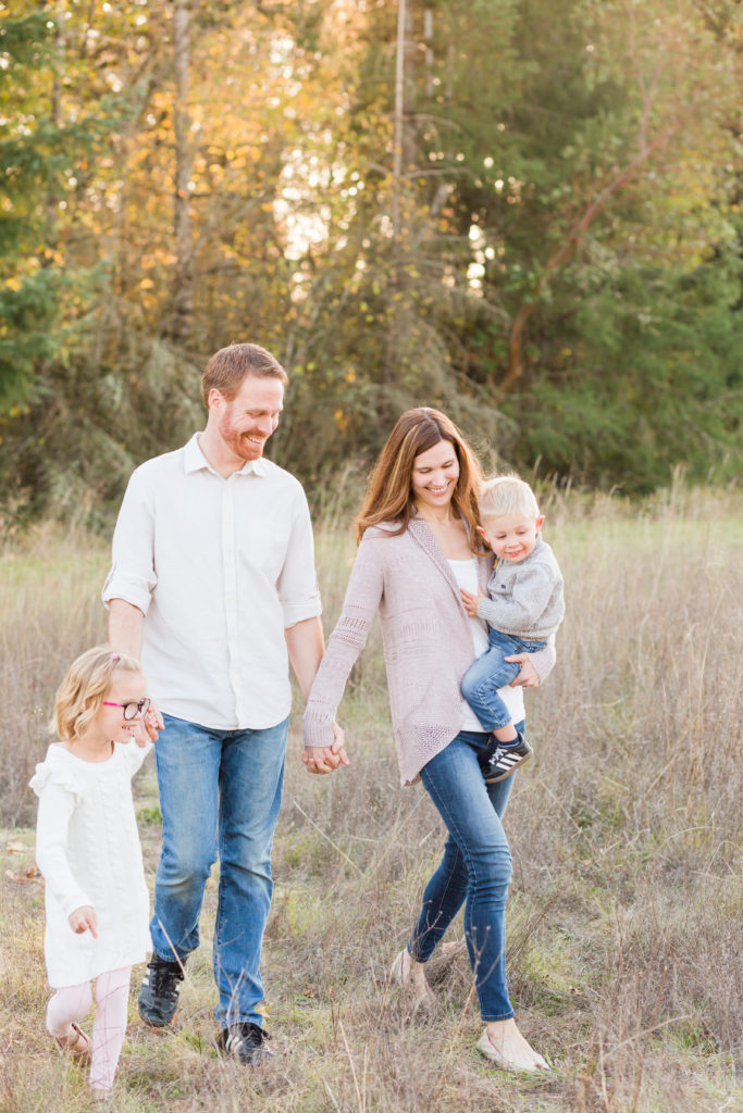 fall family pictures at champoeg state park