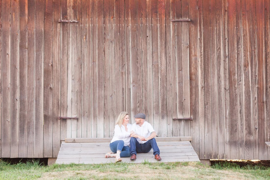 Barn engagement session at Champoeg State Park in Newberg | Newberg and Hillsboro Wedding Photographer