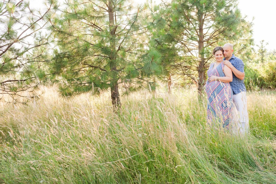Cooper Mountain Nature Park Family Maternity Session in a field | Newberg and Hillsboro Family Photographer