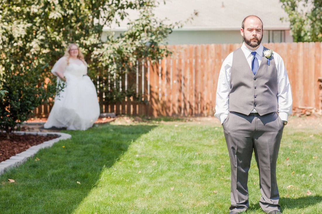 Backyard wedding photos in St. Helens Oregon | Hillsboro Wedding Photographer