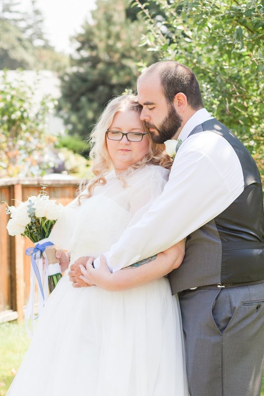 Backyard wedding photos in St. Helens Oregon | Hillsboro Wedding Photographer