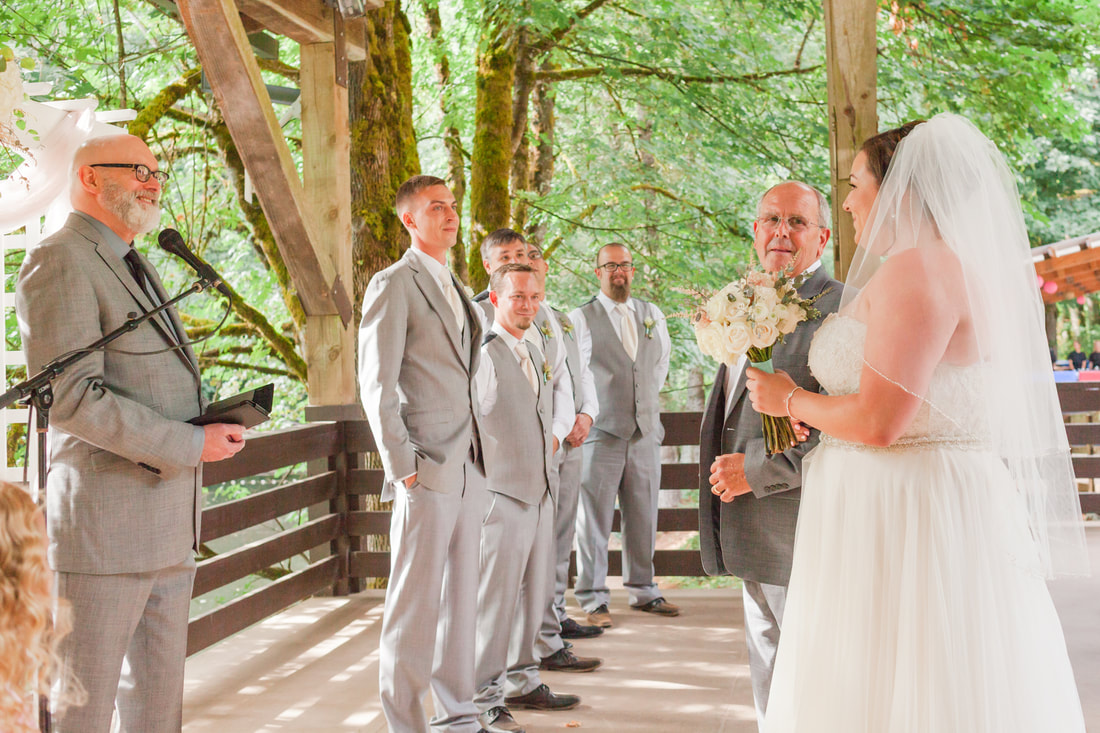 Horning's Hideout Wedding at Stage Area in North Plains, Oregon | Newberg and Hillsboro Wedding Photographer