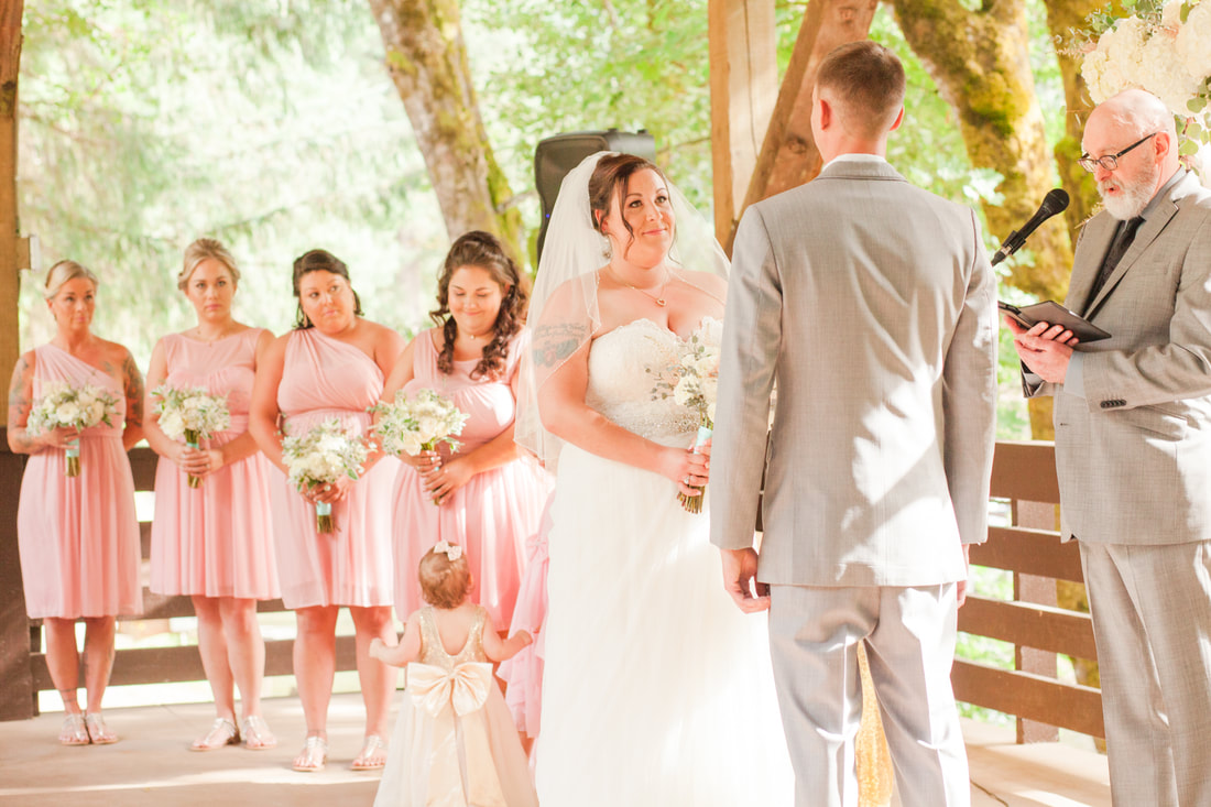 Horning's Hideout Wedding at Stage Area in North Plains, Oregon | Newberg and Hillsboro Wedding Photographer