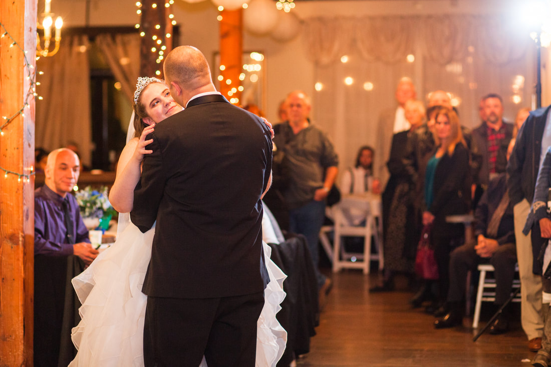 Troutdale House wedding first dance | Newberg, OR and Hillsboro, OR wedding photographer