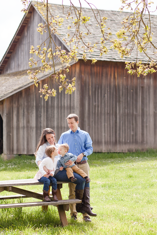 Family pictures in front of the barn at Champoeg State Park in Newberg, OR | Newberg and Hillsboro family photographer