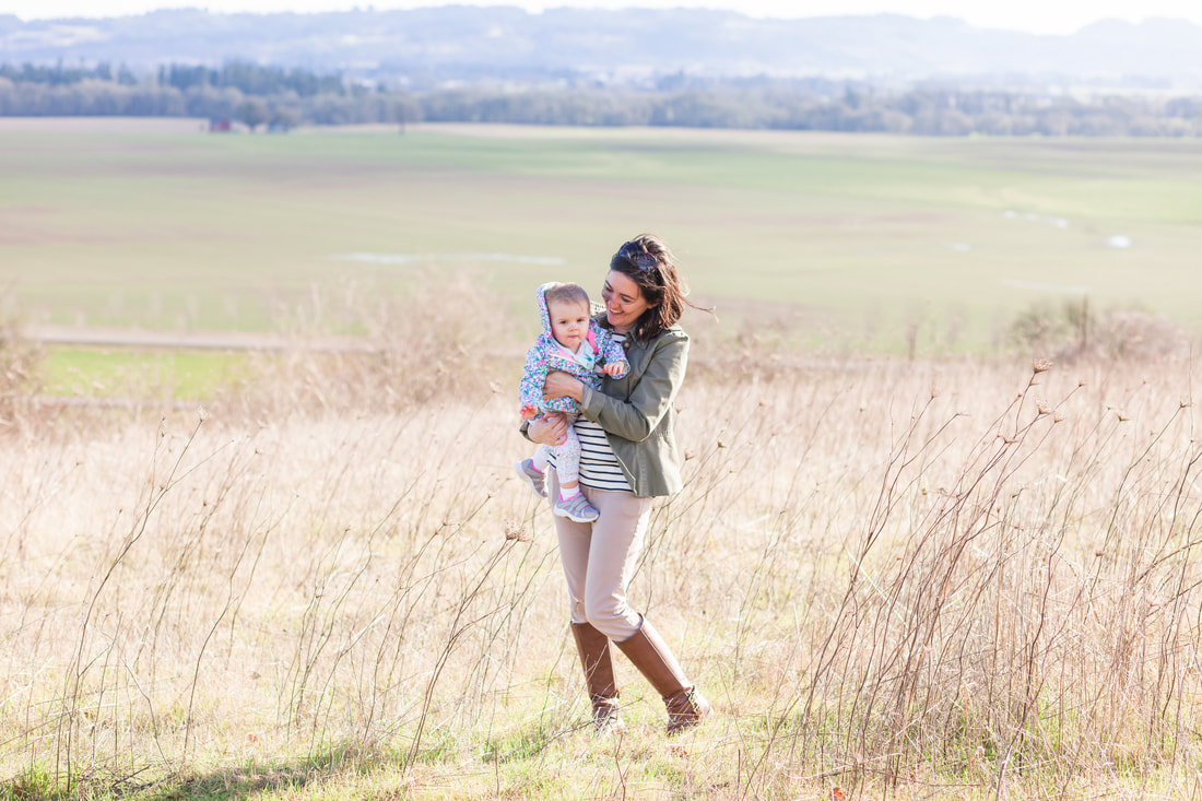 Samantha Shannon Family photo at erratic rock in mcminnville | Newberg and Hillsboro family photographer