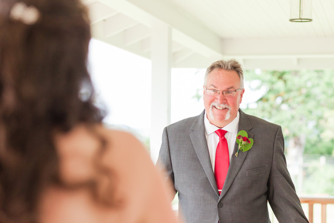 Father daughter first look at Carlton Hill Vineyards wedding in Yamhill County Oregon Wine County | Hillsboro Wedding Photographer
