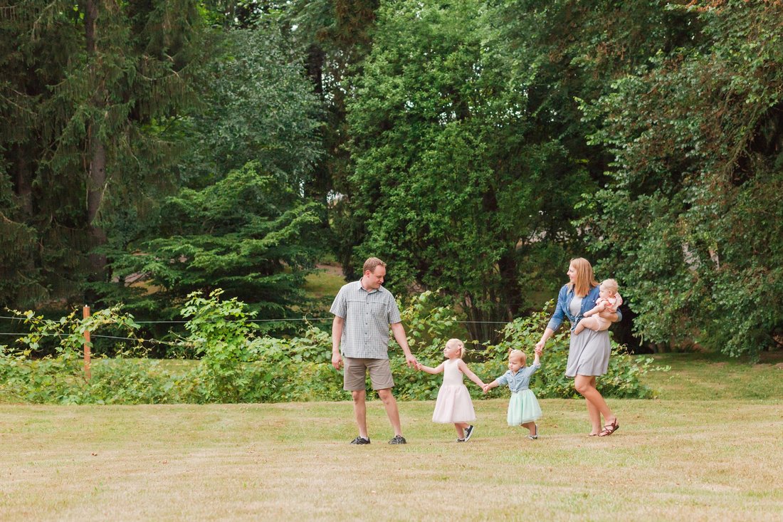 Family photo session in Beaverton at Jenkins Estate | Hillsboro Family Photgrapher