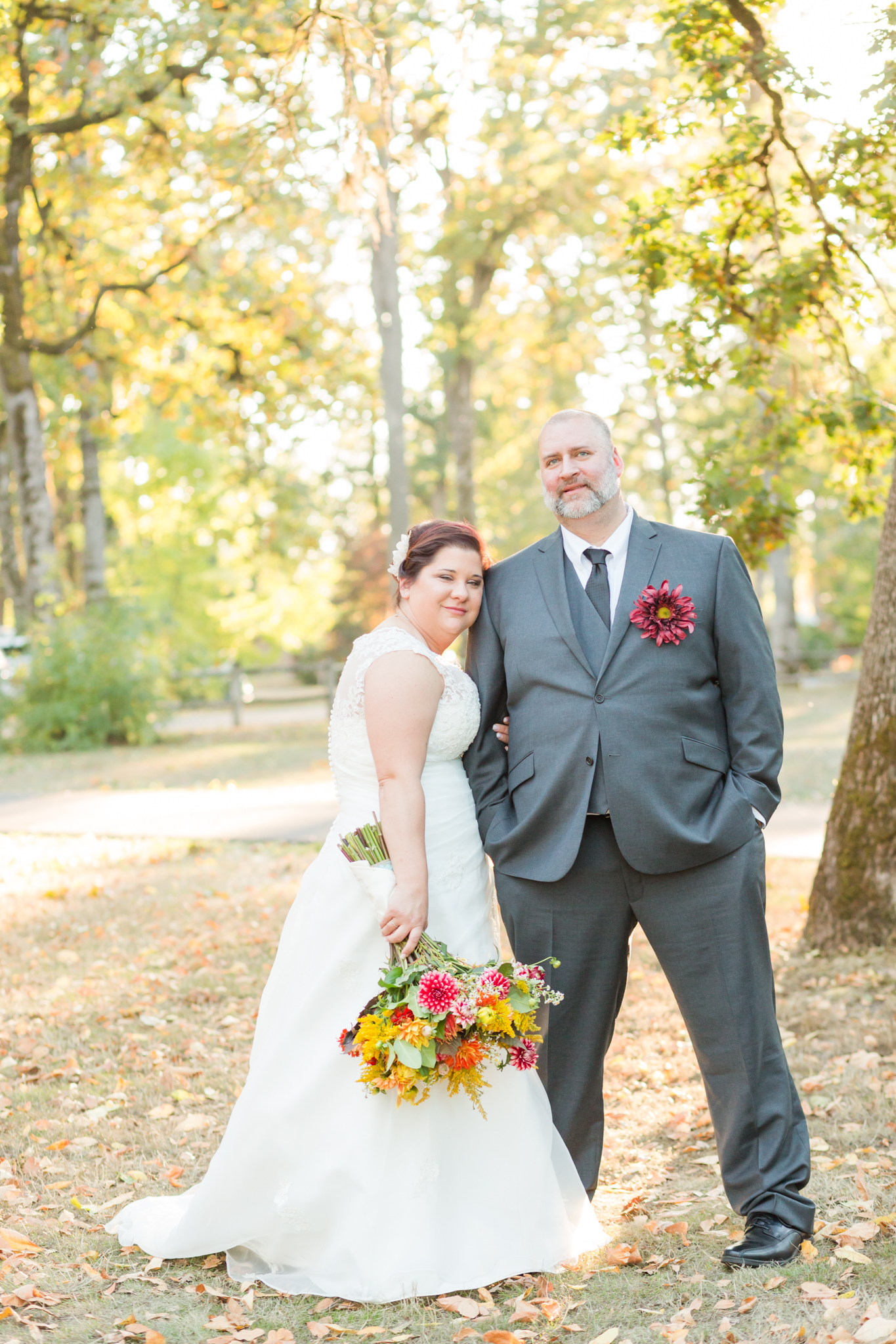 Fall wedding under oak tree at Champoeg State Park in Nweberg, Oregon | Hillsboro wedding photographer