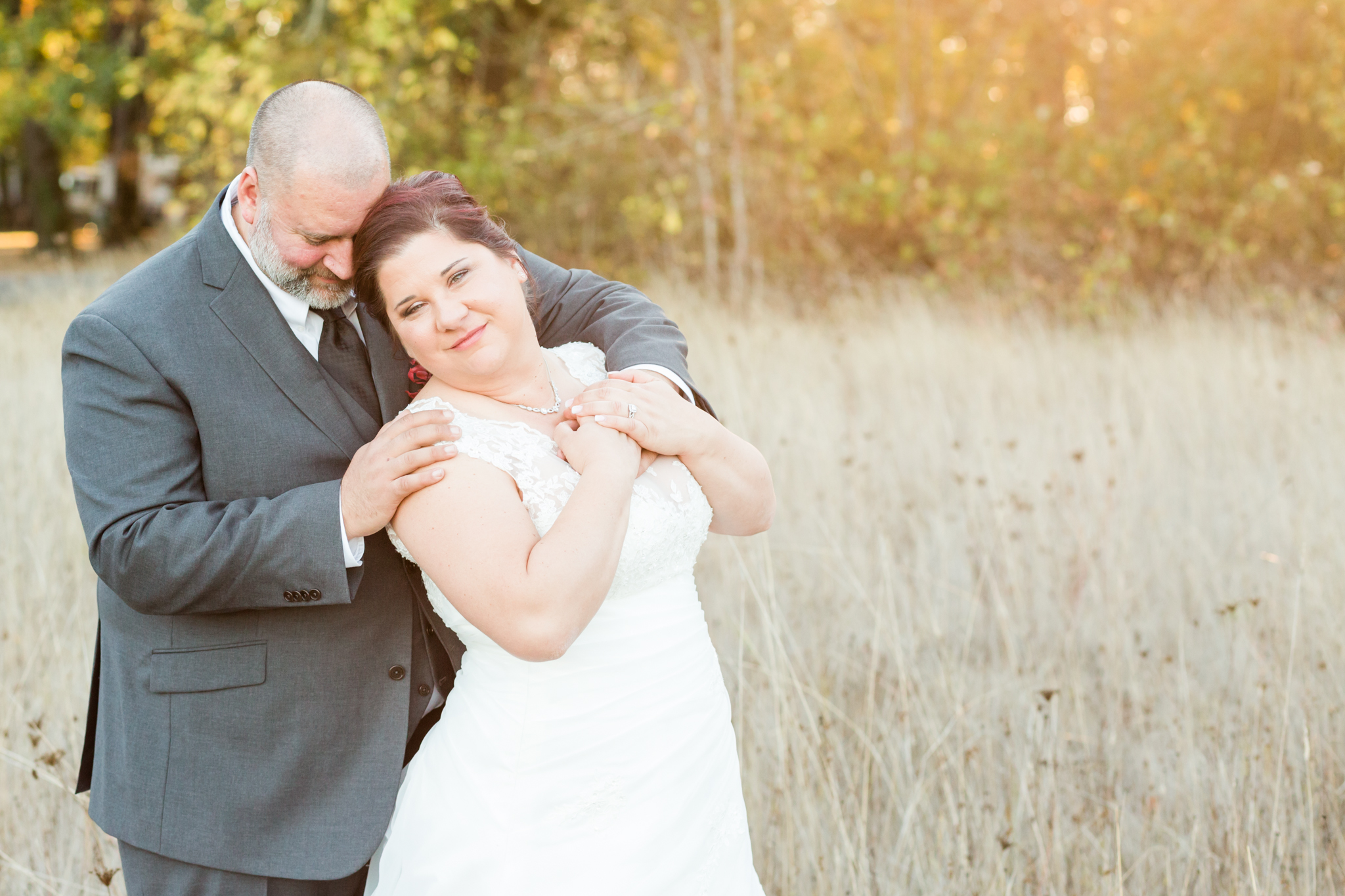 Fall wedding under oak tree at Champoeg State Park in Nweberg, Oregon | Hillsboro wedding photographer