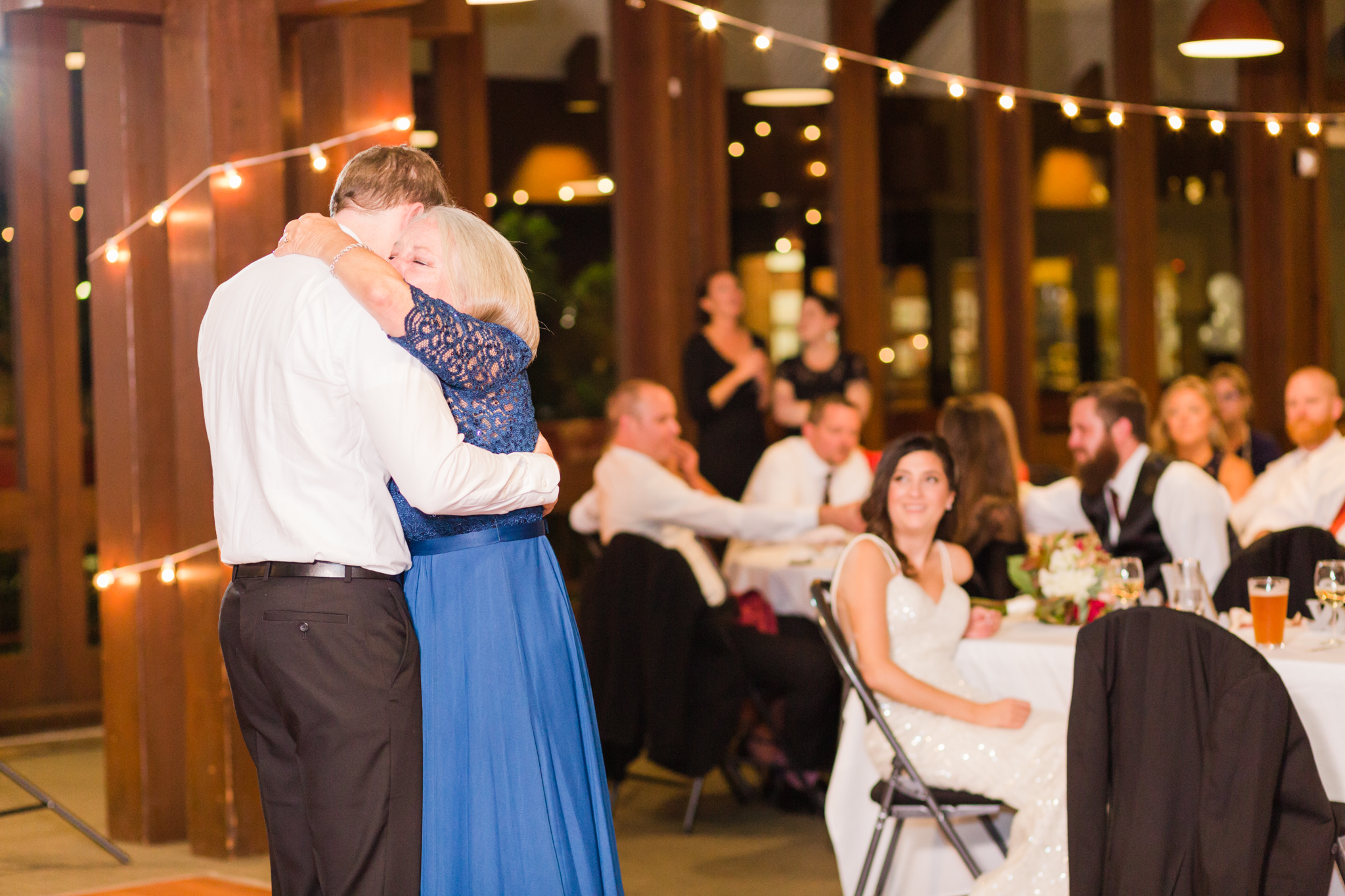 Lake Oswego wedding at Mountain Park Clubhouse Hawthorne Room  | Hillsboro Wedding Photographer