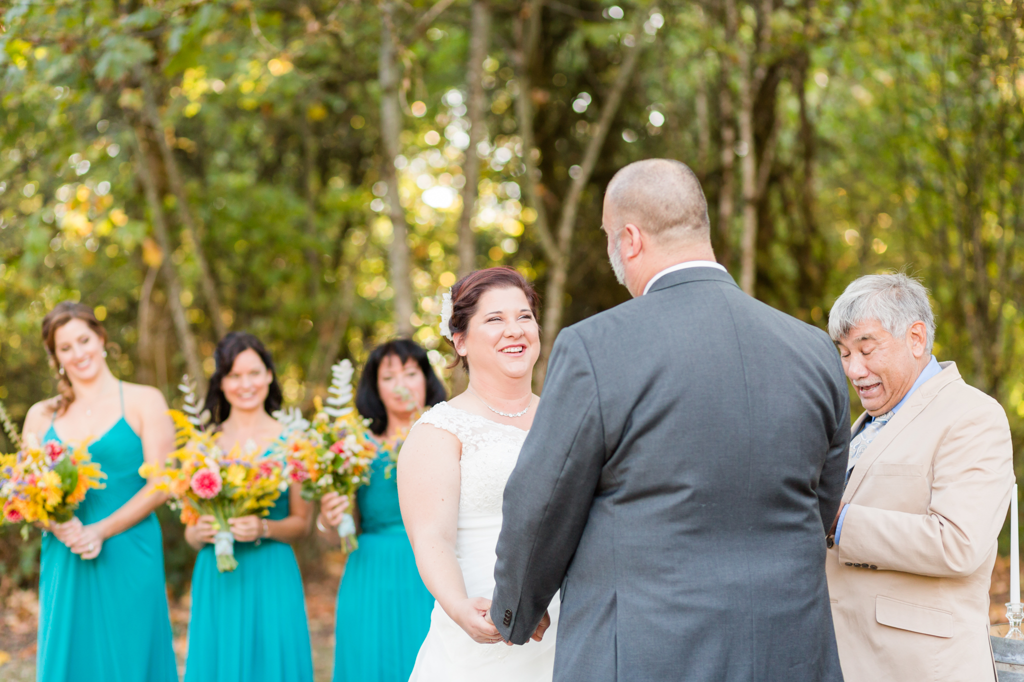 Fall wedding under oak tree at Champoeg State Park in Nweberg, Oregon | Hillsboro wedding photographer