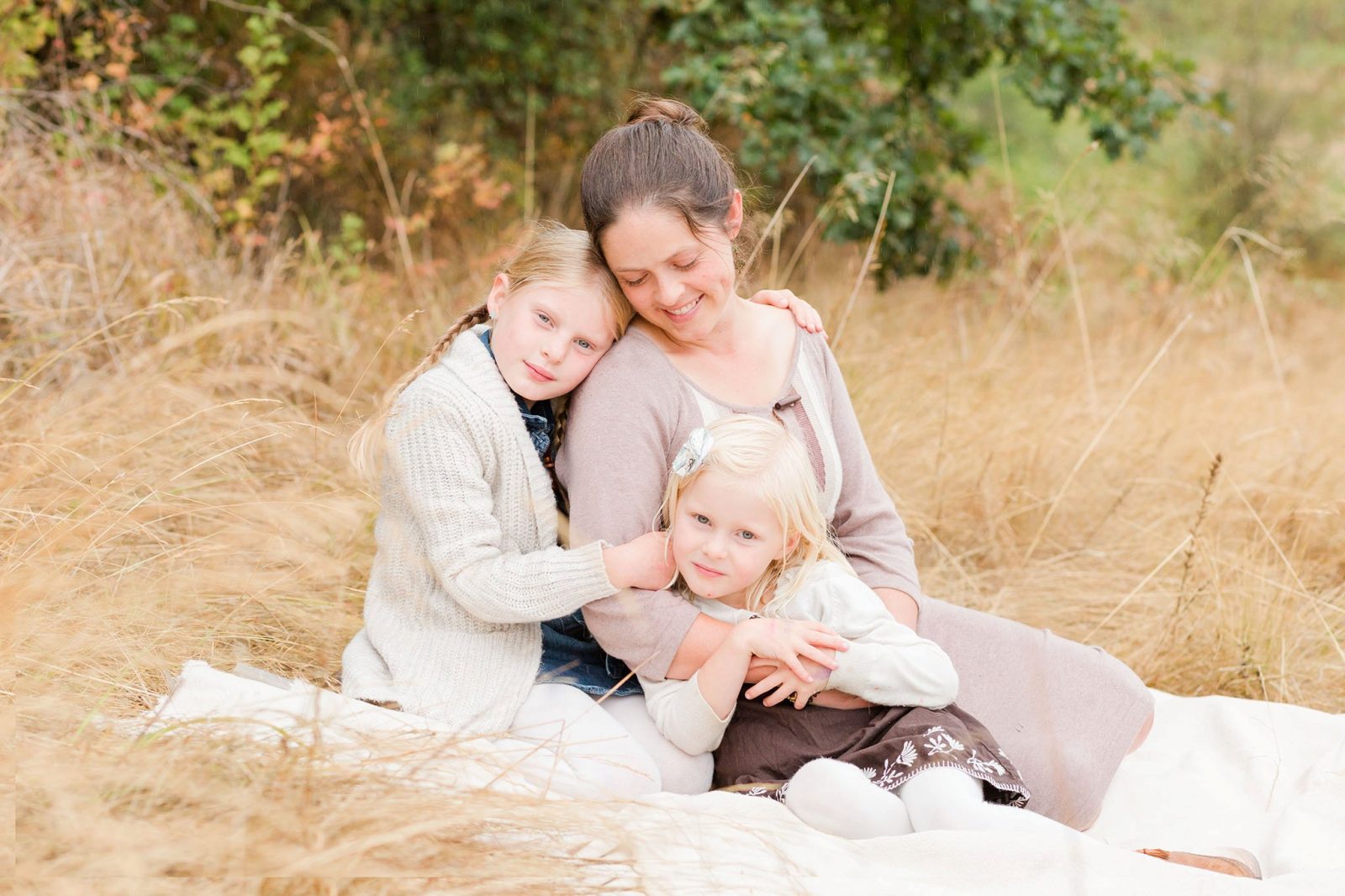 Organic family photos in Newberg, Oregon - Hillsboro family photographer