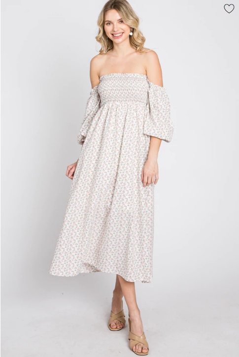A cottage inspired flowy dress for photoshoots, the peach ditsy floral from Pinkblush Maternity.