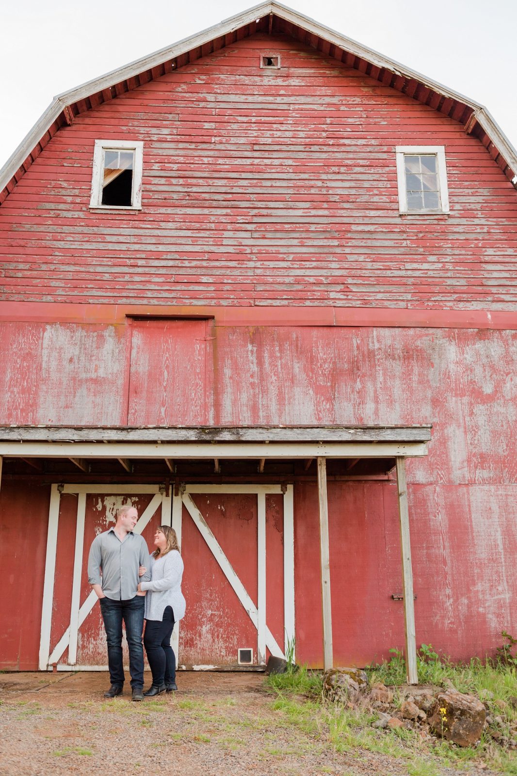 Salem Family Photographer - Barn Session for McMinnville Family