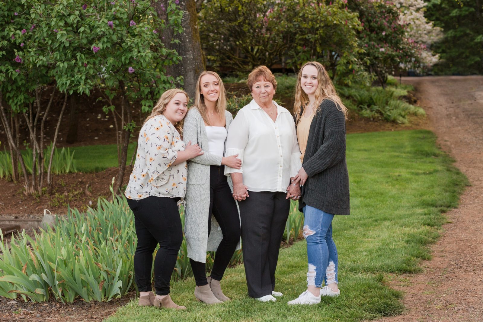 Salem Family Photographer - Barn Session for McMinnville Family