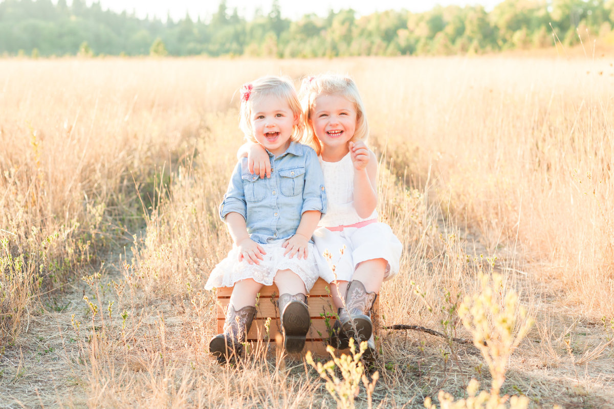 country themed family photos in a field