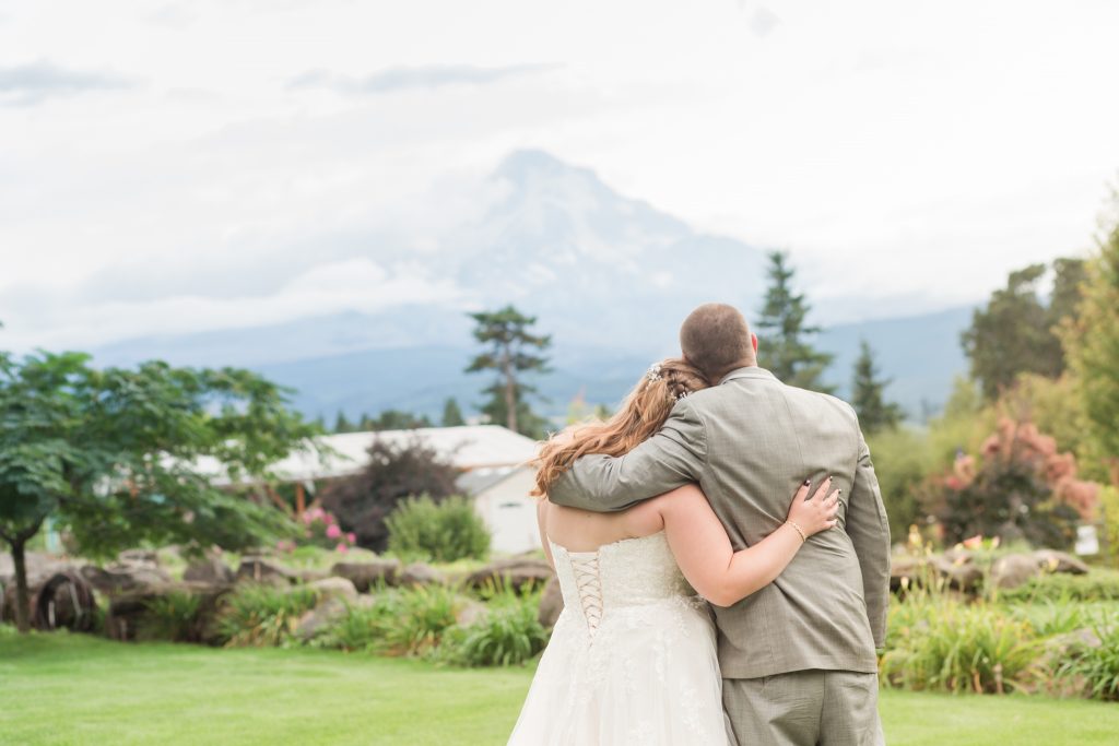 mount hood meadow and gardens wedding photographer