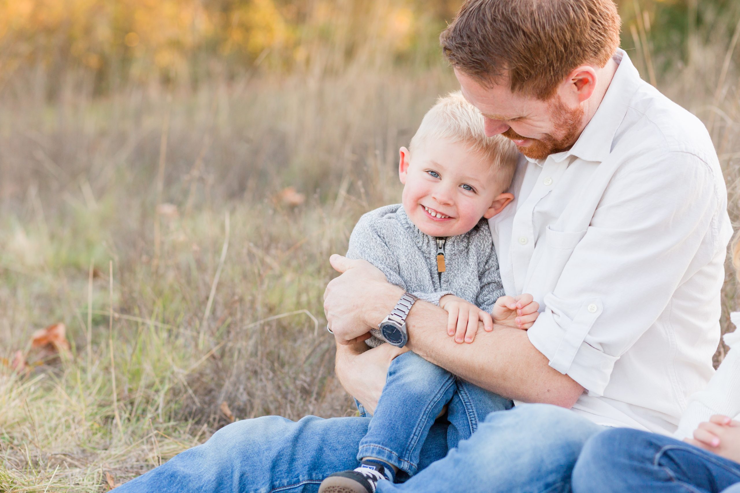 oregon family photos in the fall field