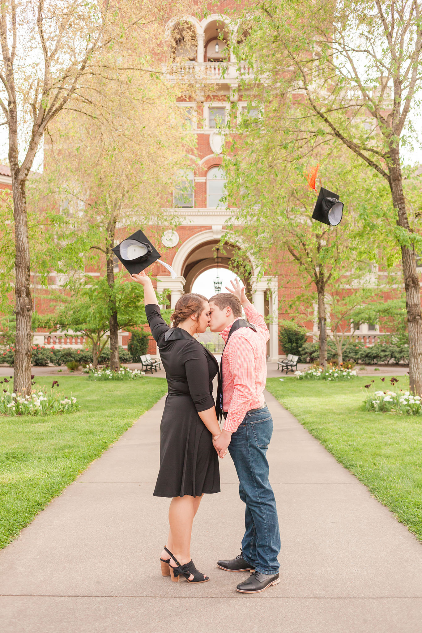 couple senior photos at oregon state university corvallis