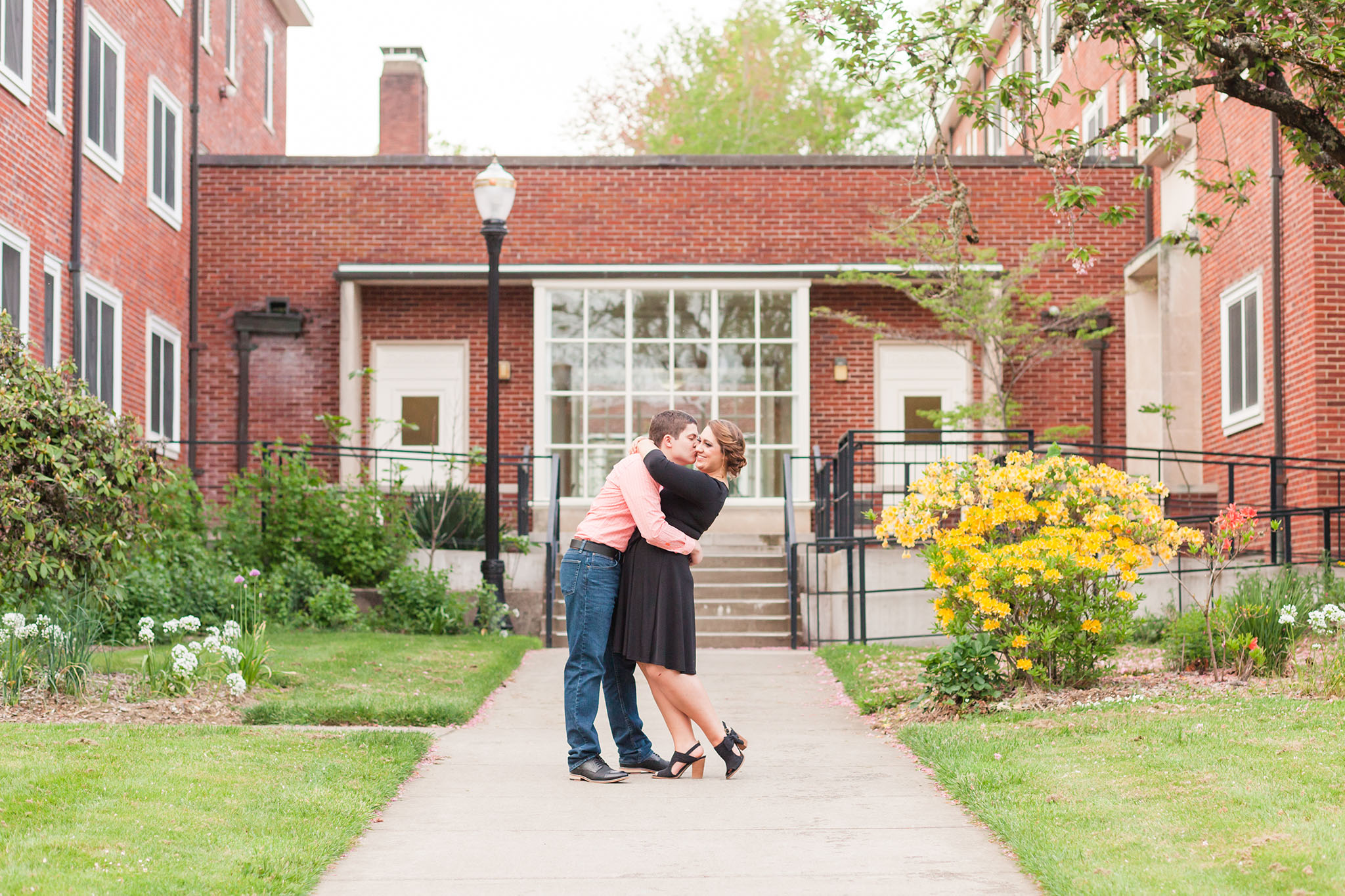 couple senior photos at oregon state university corvallis