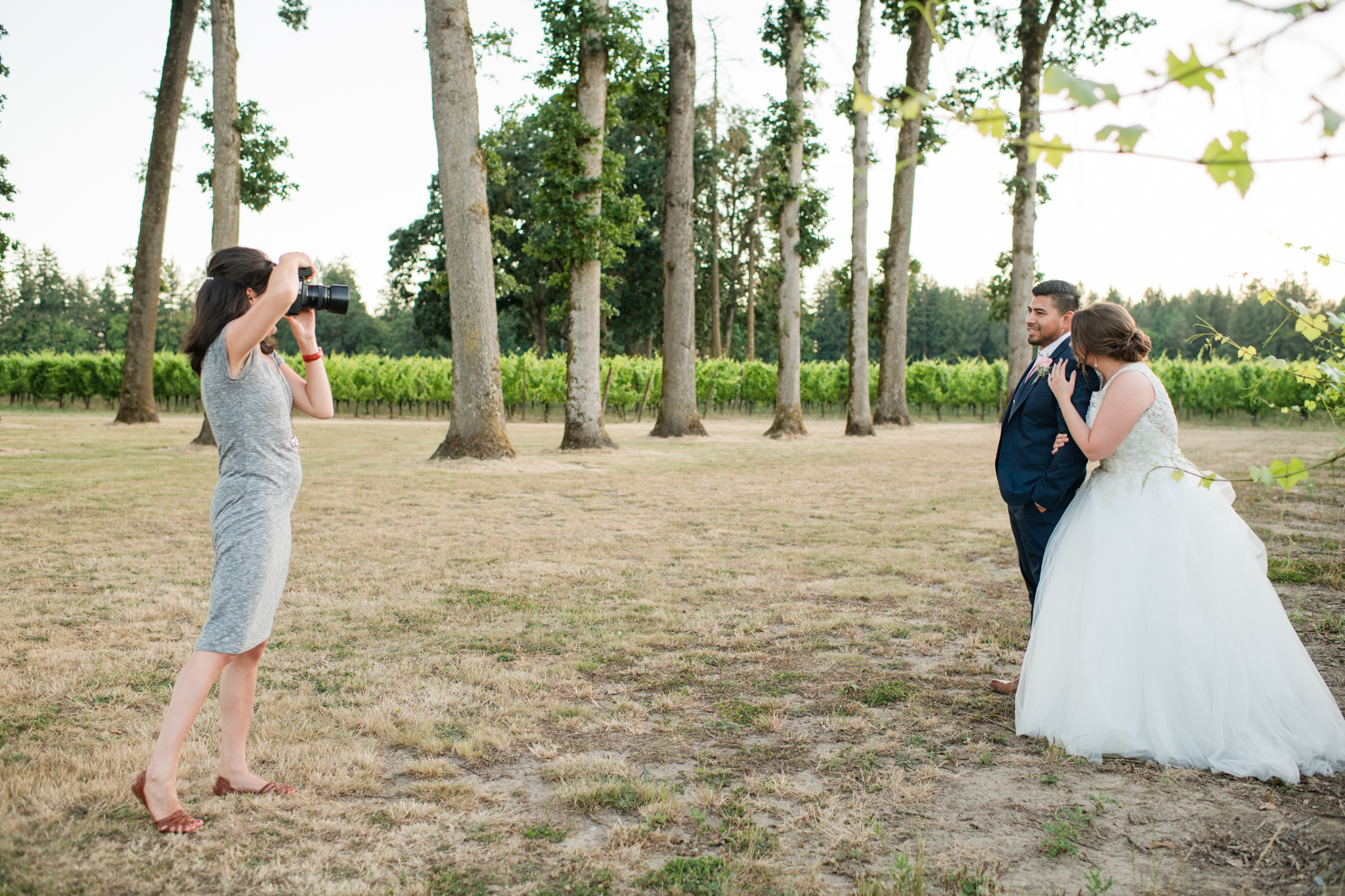 newberg oregon wedding photographer at the falls event center in mcminnville.