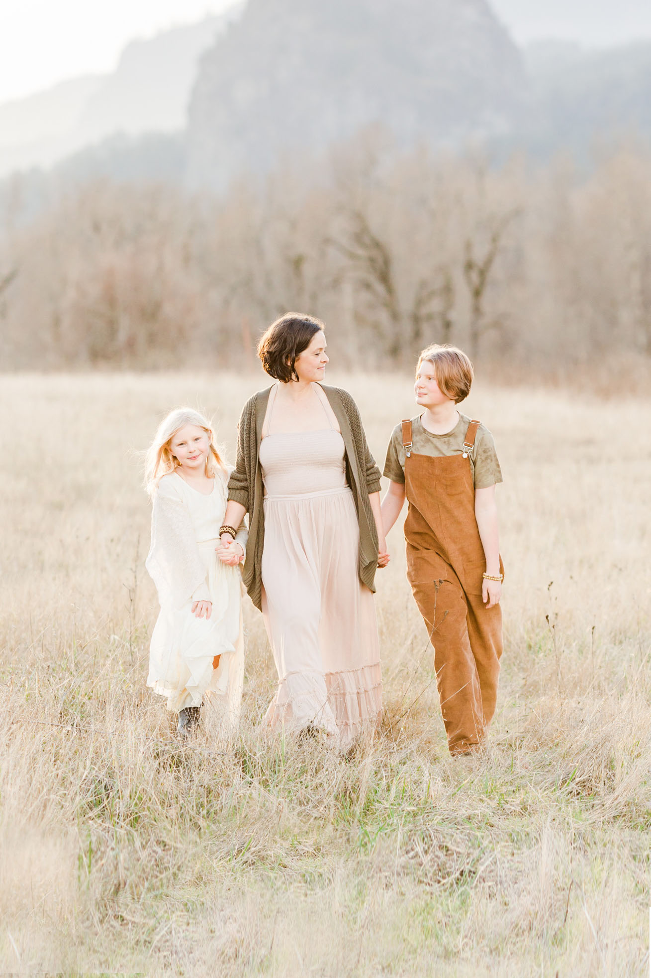 family photos at columbia river gorge