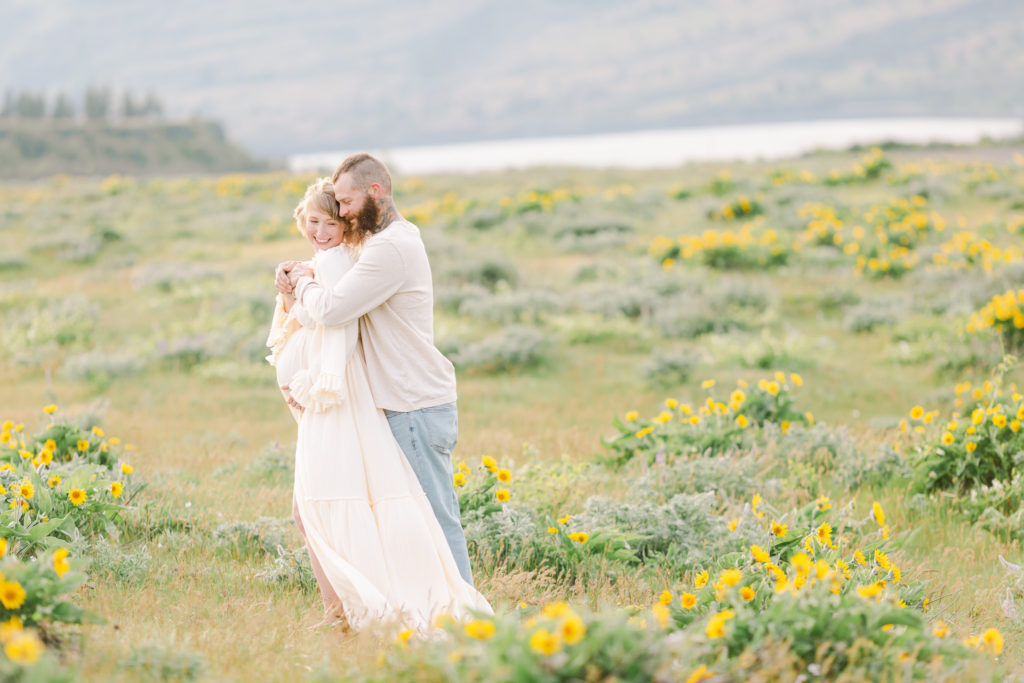 maternity photoshoot location: the columbia river gorge views