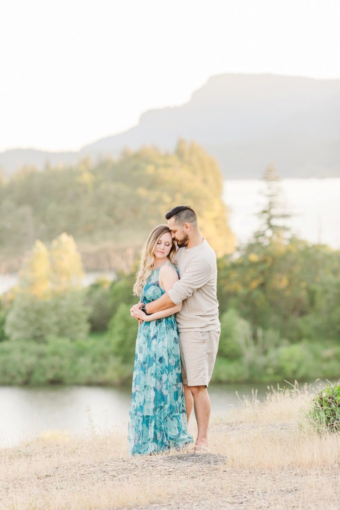 photo of couple at columbia river gorge