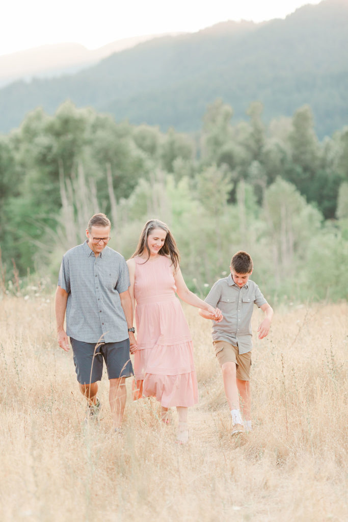 candid family photos by lifestyle photographer in portland oregon Samantha Shannon