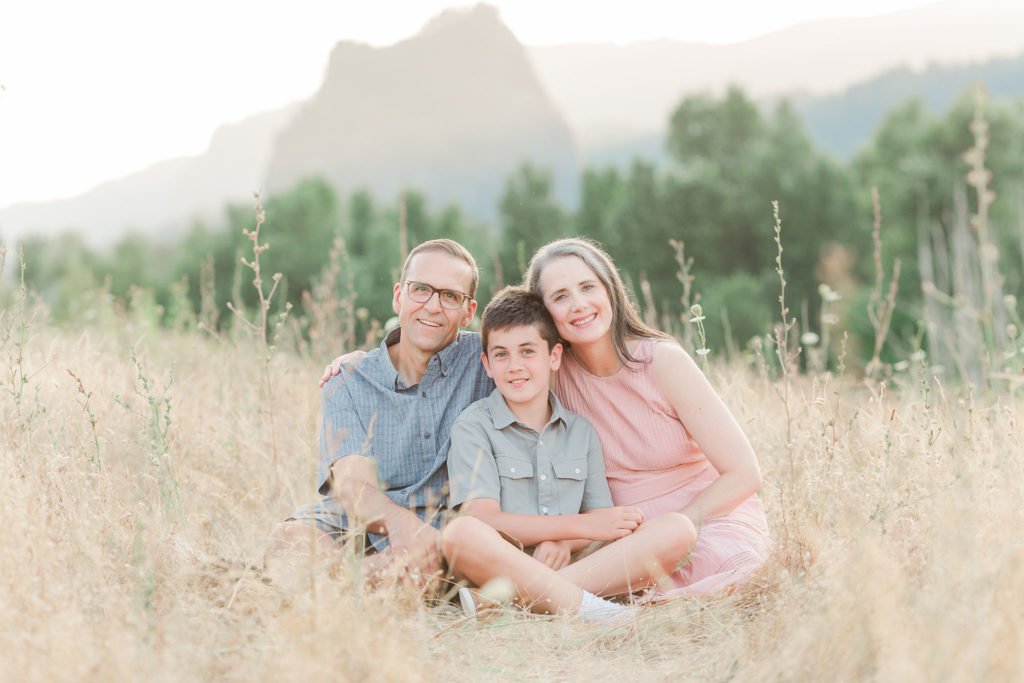 Light and airy photography outdoor family picture in front of Beacon Rock near Portland Oregon